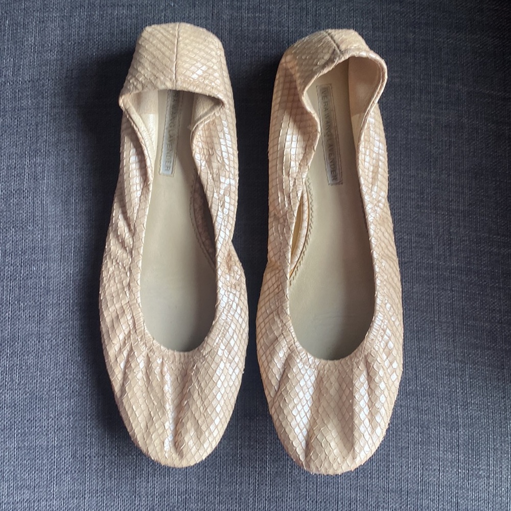 Vera Wang Lavender Ballerina flats Sz 10.5